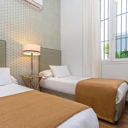 Genteel Recaredo Apartment *